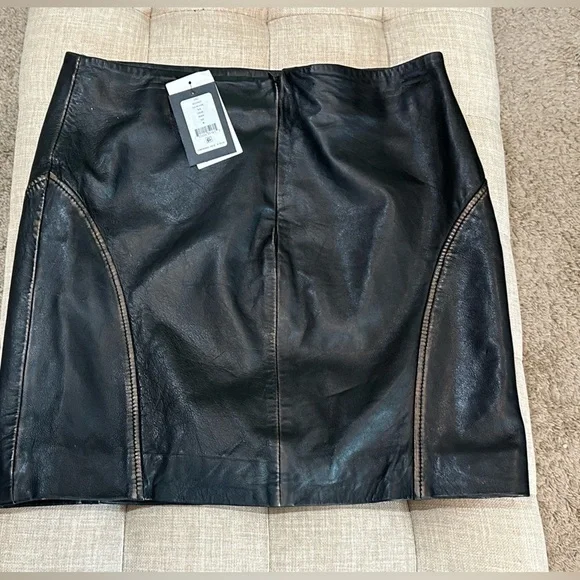 DKNY Limited Edition Distressed 100% Black Leather Miniskirt /NWT /Size Medium - Picture 3 of 9